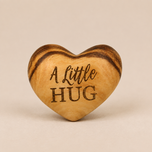 Holzherz mit Schriftzug A Little Hug